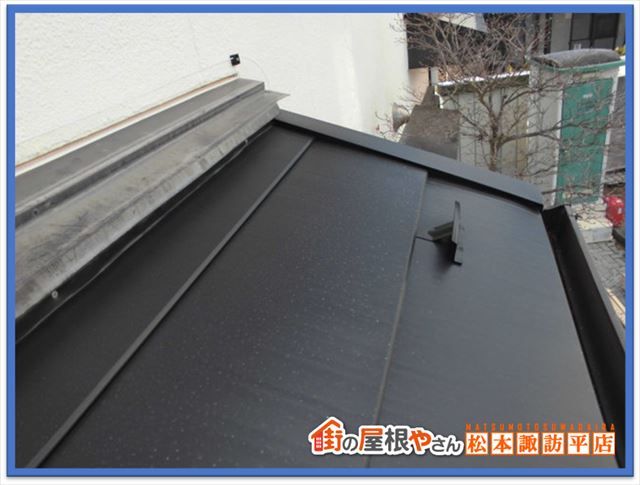 塩尻市屋根葺き替え工事　下屋根ガルバリウム鋼板本体取り付け